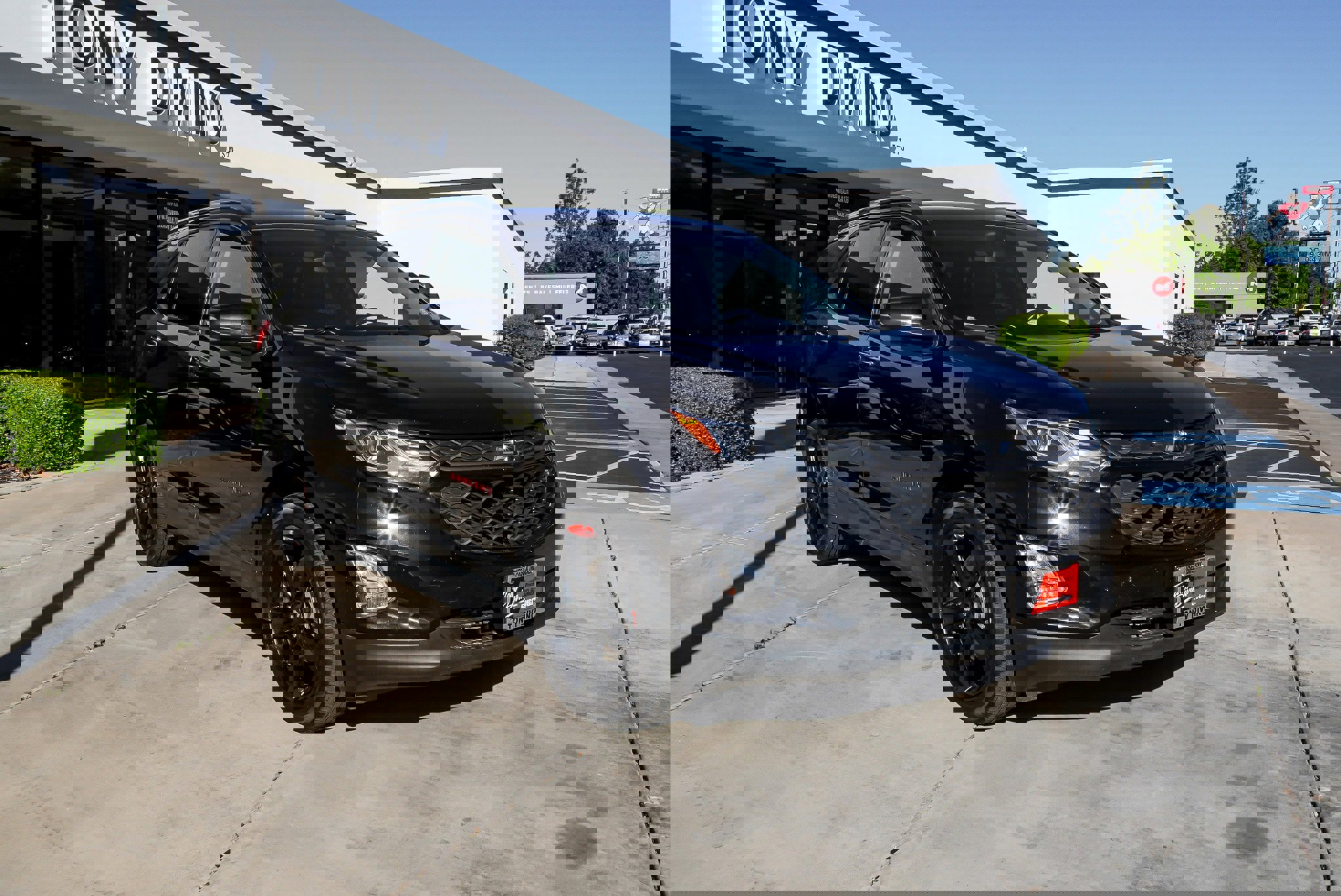 Used 2020 Chevrolet Equinox Premier w/ Premier Redline Edition image 2