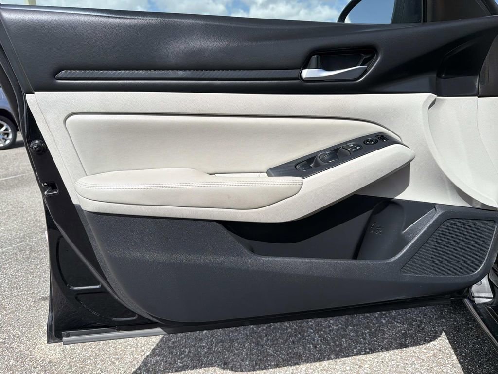 Certified 2024 Nissan Altima 2.5 SV image 17