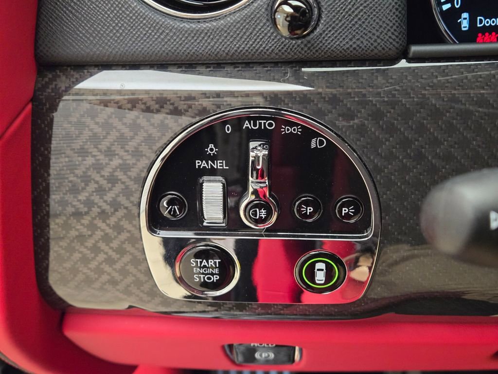 Certified 2022 Rolls-Royce Cullinan Black Badge w/ Dark Exterior Package image 40