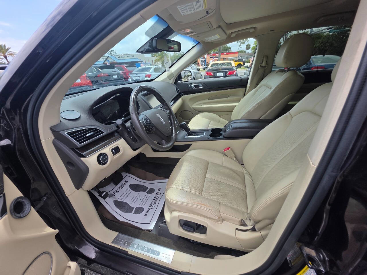 Used 2013 Lincoln MKT FWD image 10