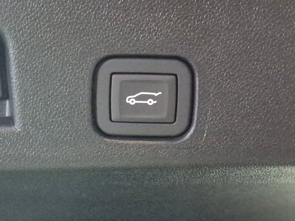 New 2026 Chevrolet Traverse High Country w/ LPO, Floor Liner Package FWD image 25