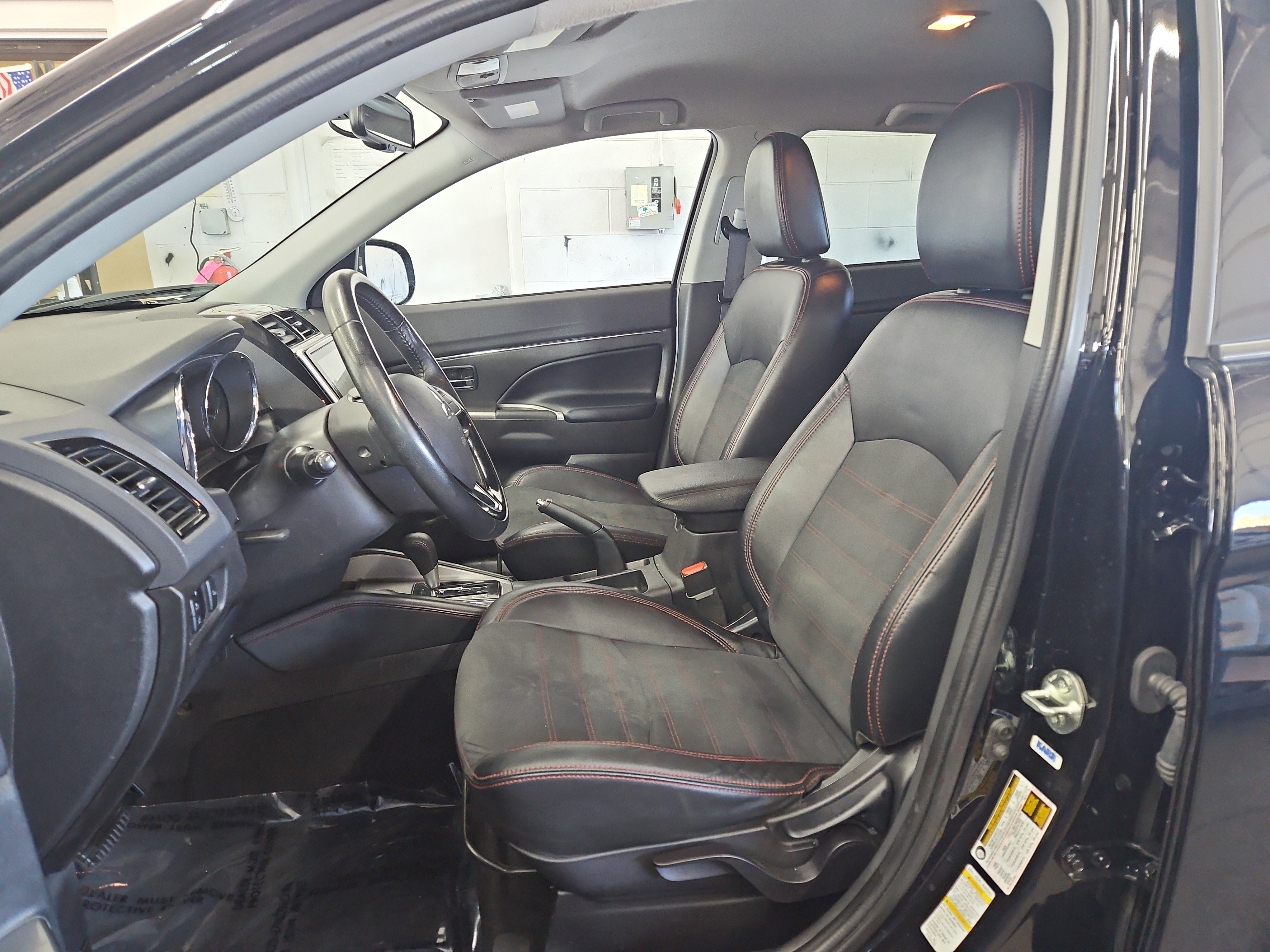 Used 2023 Mitsubishi Outlander Sport SE image 8