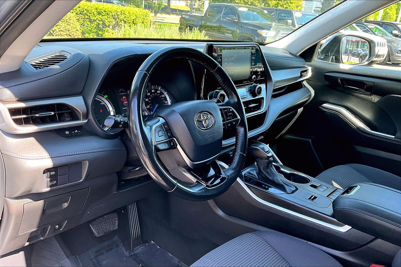 Used 2021 Toyota Highlander LE AWD/4WD image 13