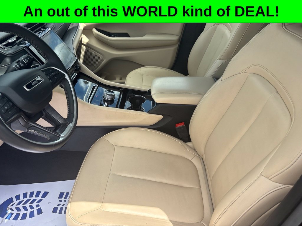 Used 2023 Jeep Grand Cherokee L Limited AWD/4WD image 16