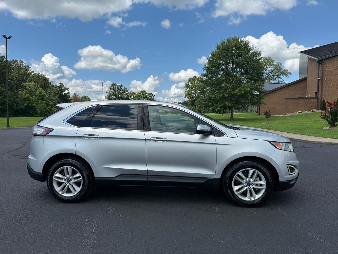 Used 2018 Ford Edge SEL w/ Equipment Group 201A FWD image 2