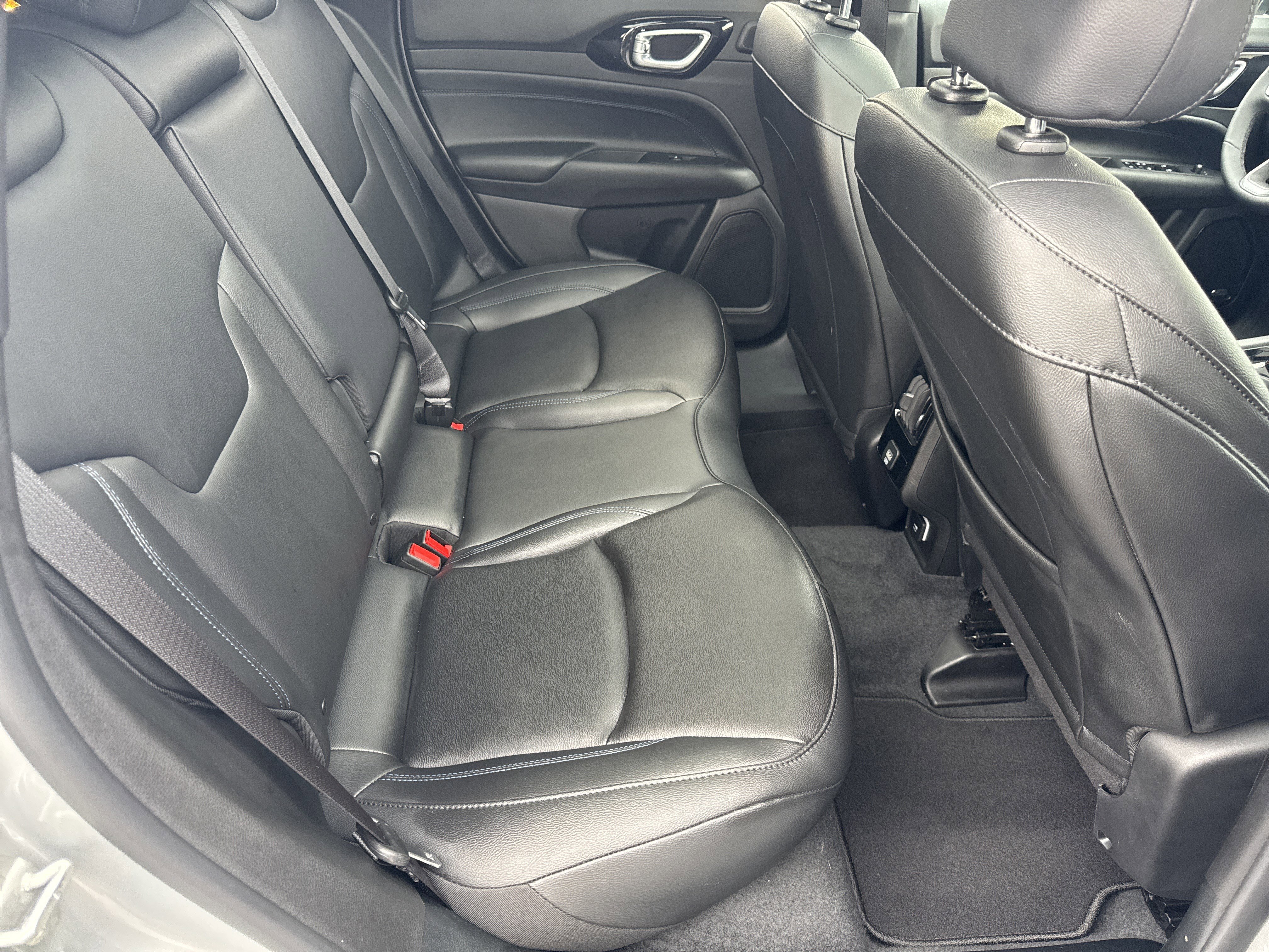 Used 2025 Jeep Compass Limited w/ Sun & Sound Group image 15