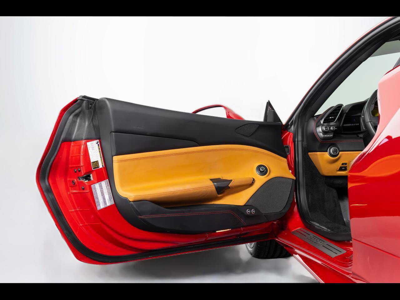 Used 2017 Ferrari 488 GTB RWD image 19