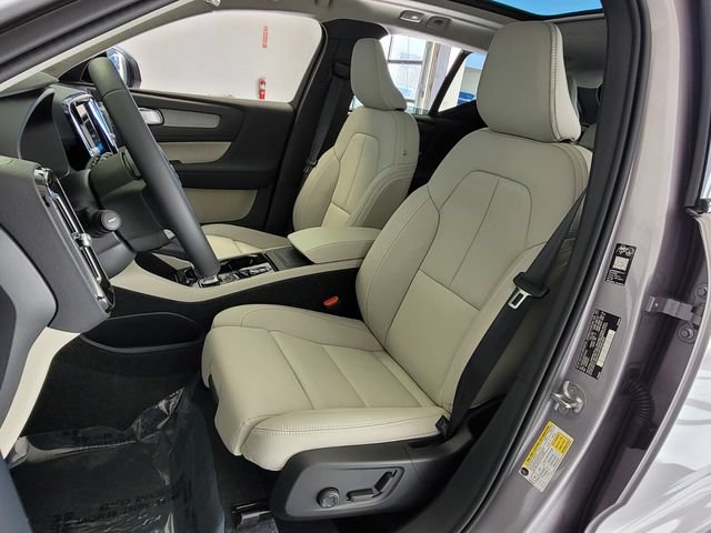 New 2026 Volvo XC40 B4 Plus w/ Climate Package FWD image 11