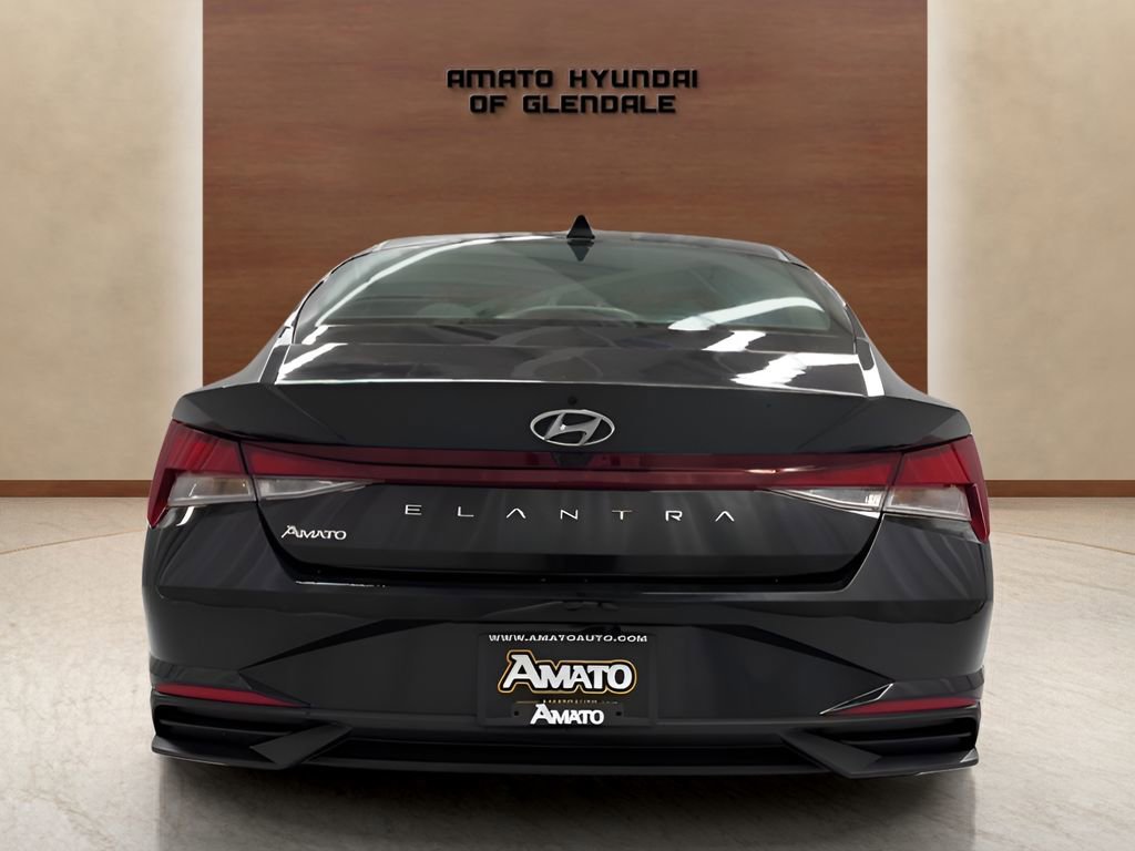 Used 2023 Hyundai Elantra SEL w/ Convenience Package image 4