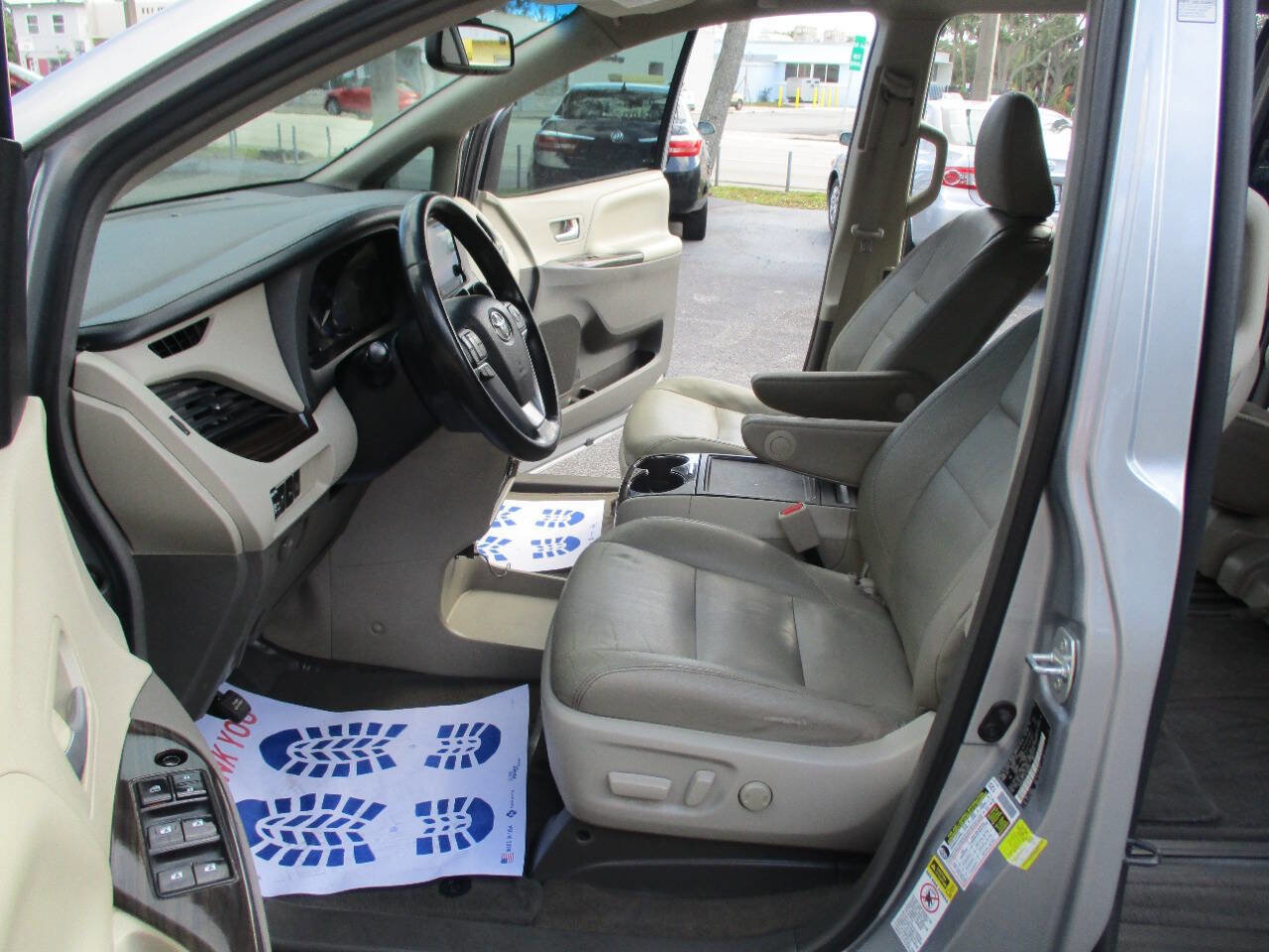 Used 2015 Toyota Sienna XLE Premium image 10