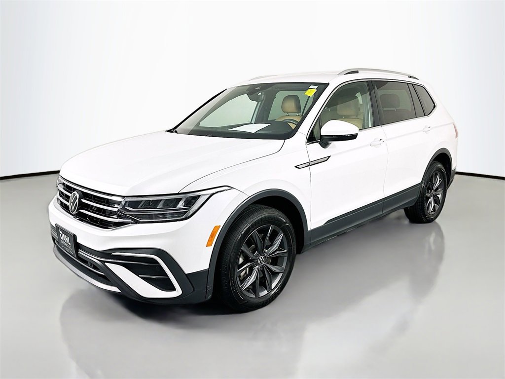 Used 2023 Volkswagen Tiguan SE image 3