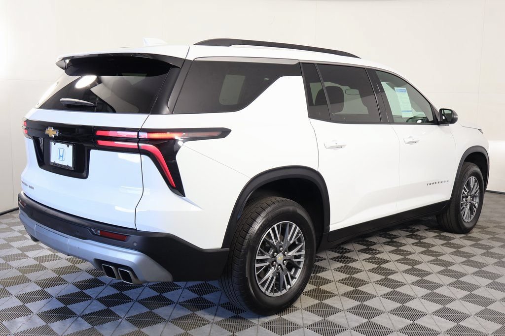 Used 2025 Chevrolet Traverse LT AWD/4WD image 4