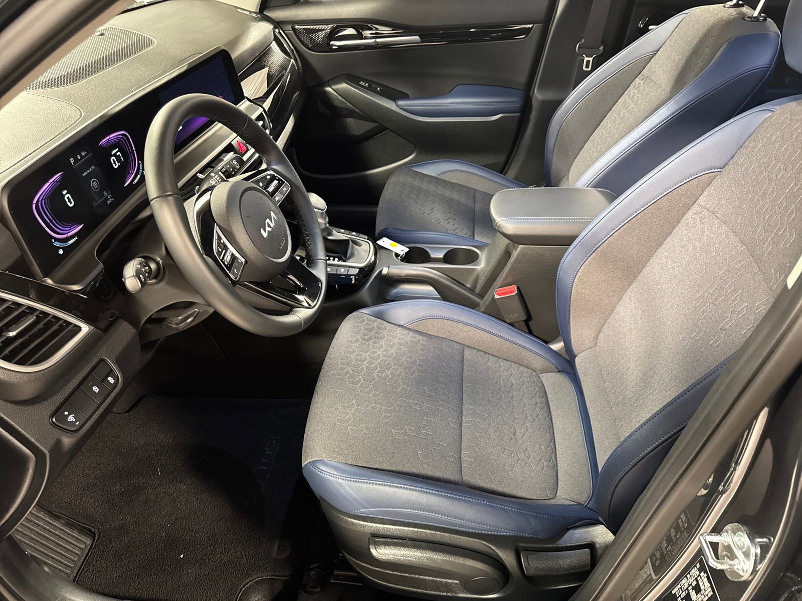 Certified 2025 Kia Seltos S AWD/4WD image 3