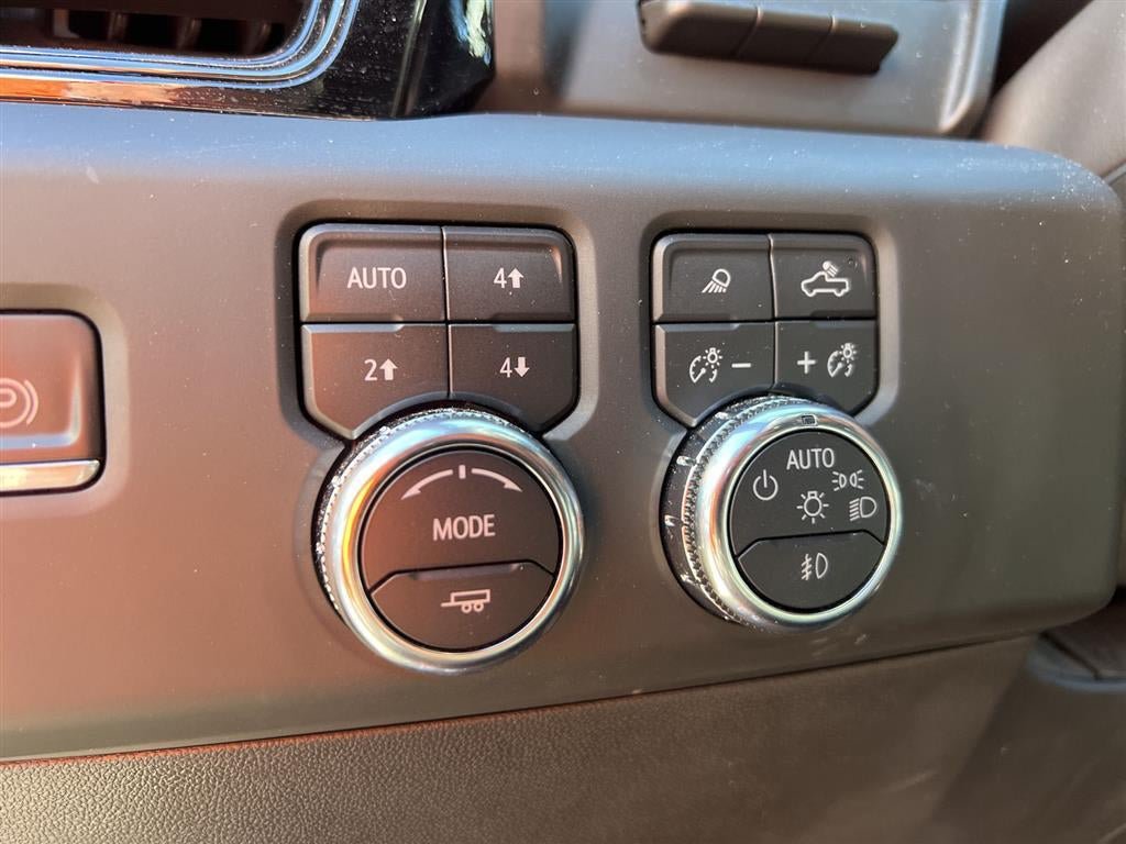 Used 2024 GMC Sierra 1500 AT4 w/ Technology Package AWD/4WD image 27