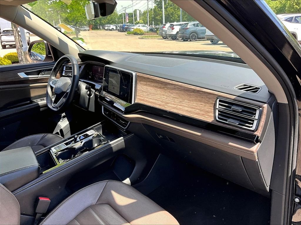 Used 2024 Volkswagen Atlas SEL AWD/4WD image 14