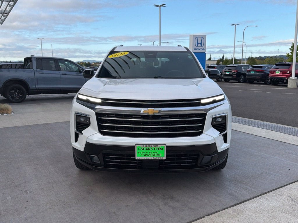 Used 2025 Chevrolet Traverse High Country AWD/4WD image 3