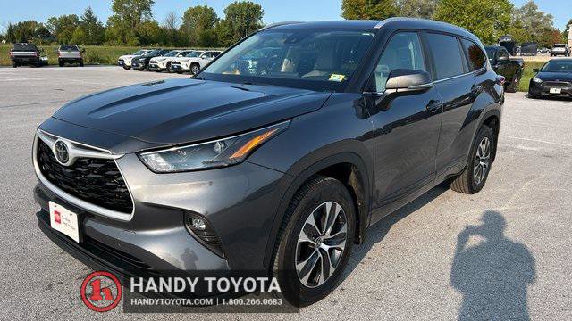 Certified 2025 Toyota Highlander XLE image 1