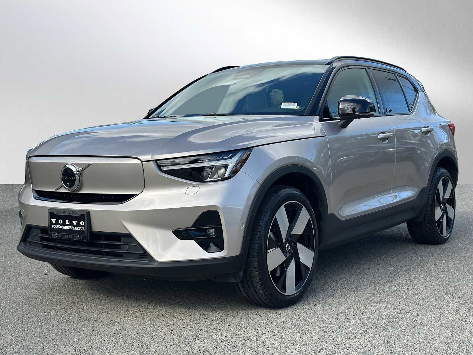 Used 2023 Volvo XC40 Recharge Ultimate image 7