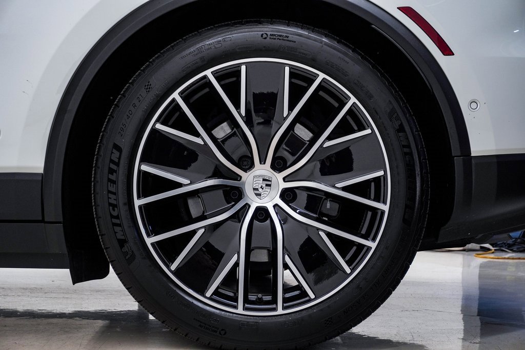 Certified 2025 Porsche Macan 4S Electric image 13