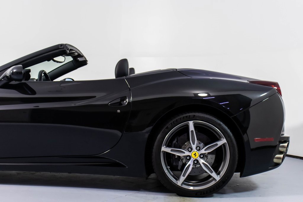 Used 2014 Ferrari California image 26