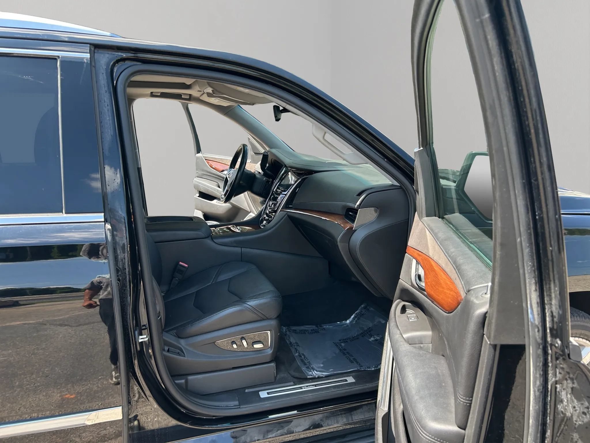 Used 2016 Cadillac Escalade Luxury RWD image 22