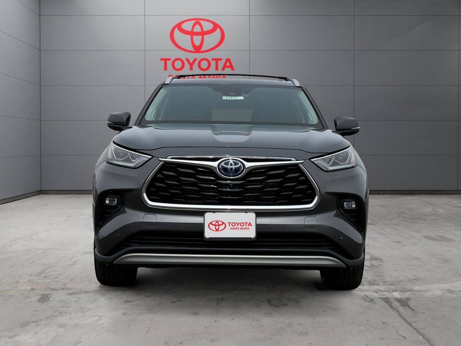 Used 2024 Toyota Highlander Platinum image 3