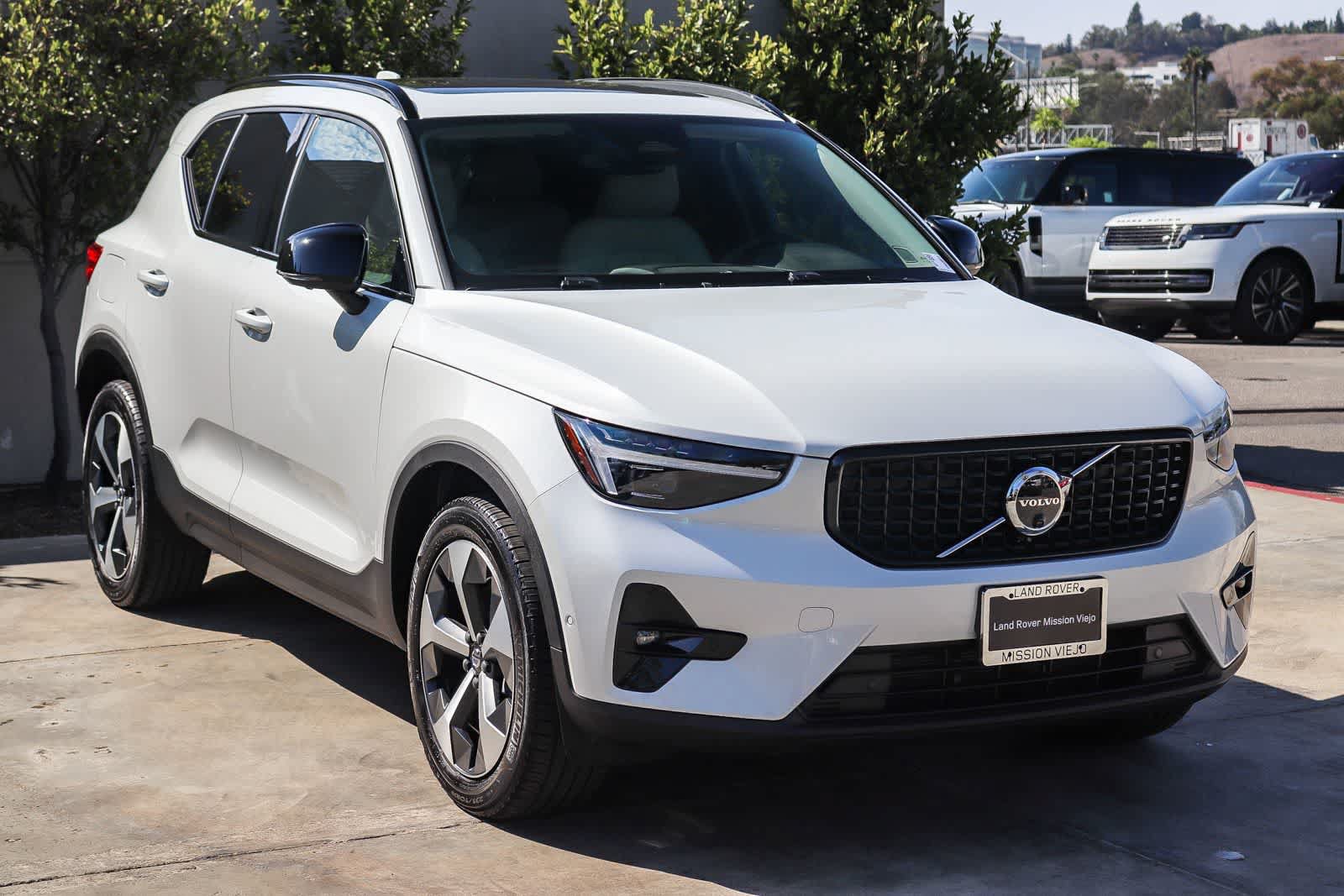Used 2026 Volvo XC40 B5 Plus w/ Protection Package Premier AWD/4WD image 3