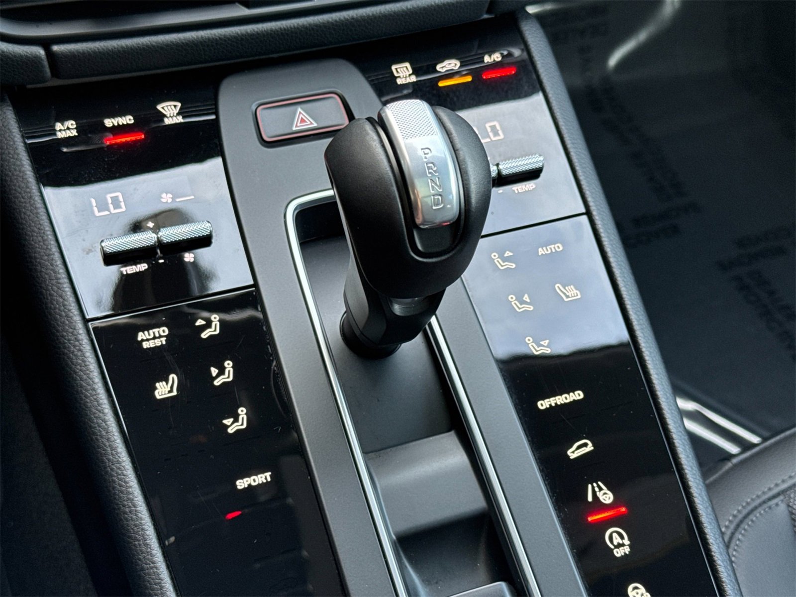 Used 2025 Porsche Macan image 24