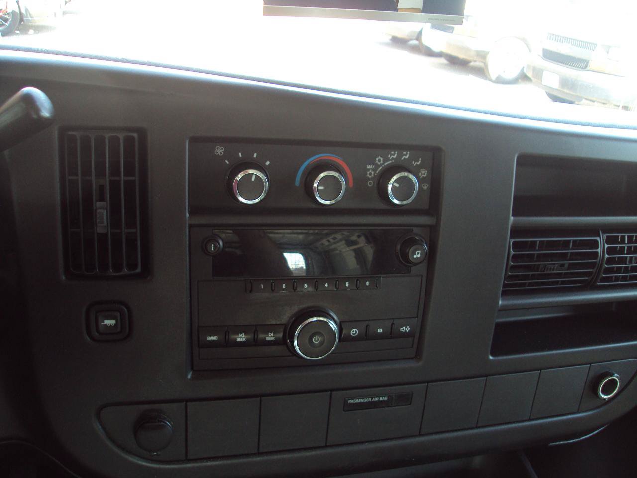 Used 2010 GMC Savana 1500 AWD image 19