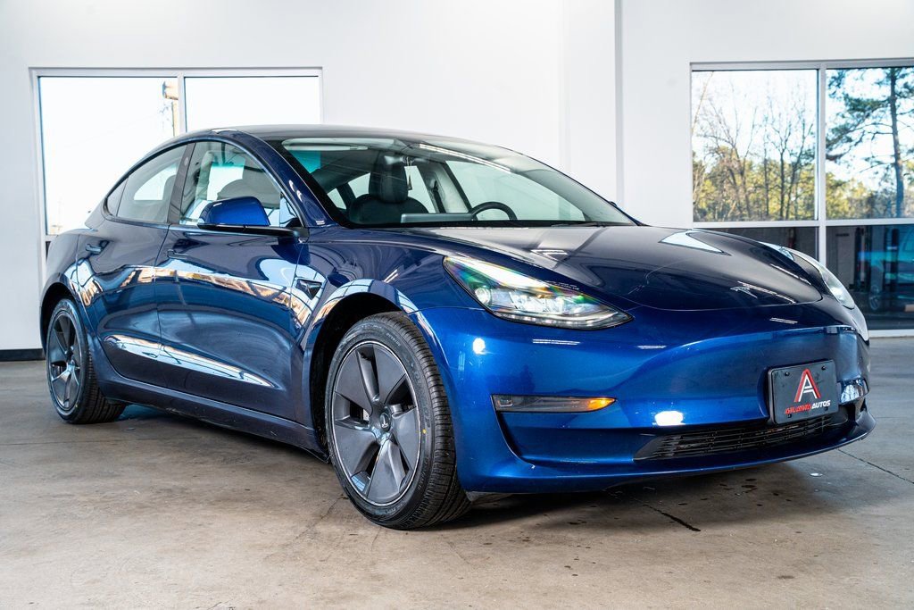 Used 2023 Tesla Model 3 Standard Range image 4