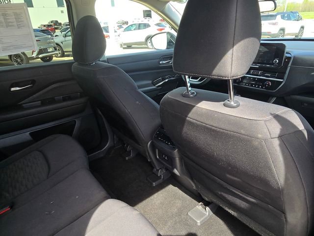 Used 2022 Nissan Pathfinder S image 23