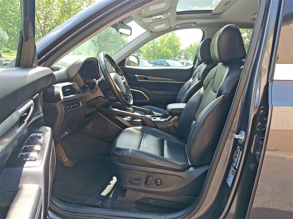 Certified 2022 Kia Telluride S image 3