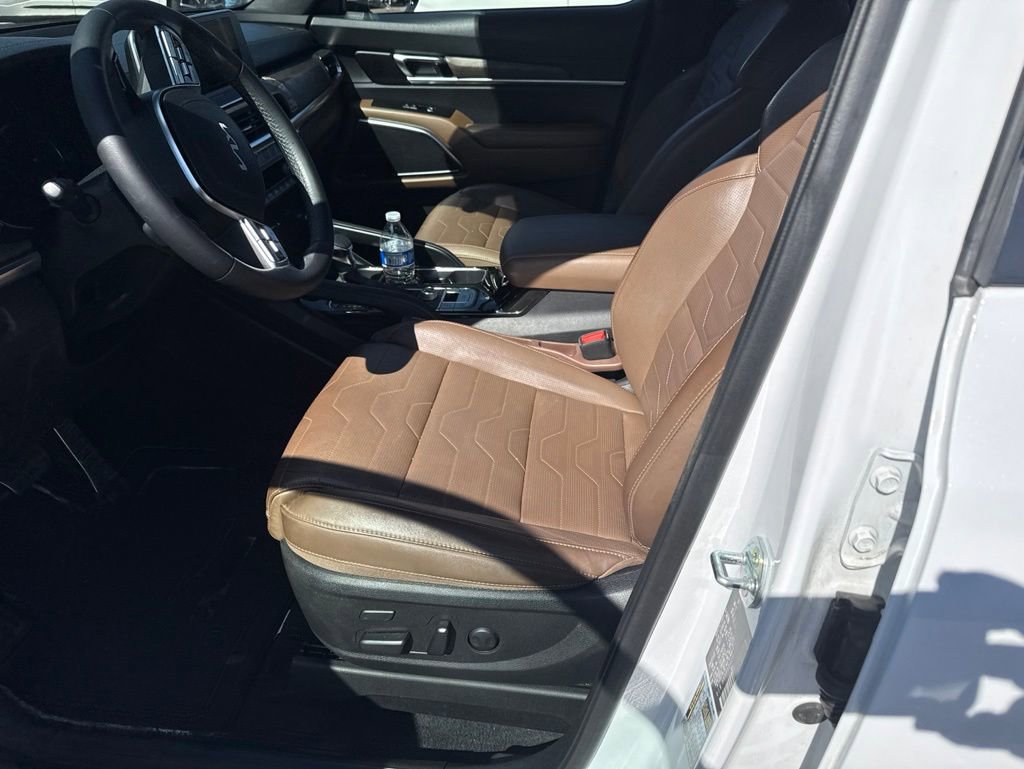 Used 2022 Kia Telluride SX w/ SX Prestige Package AWD/4WD image 11