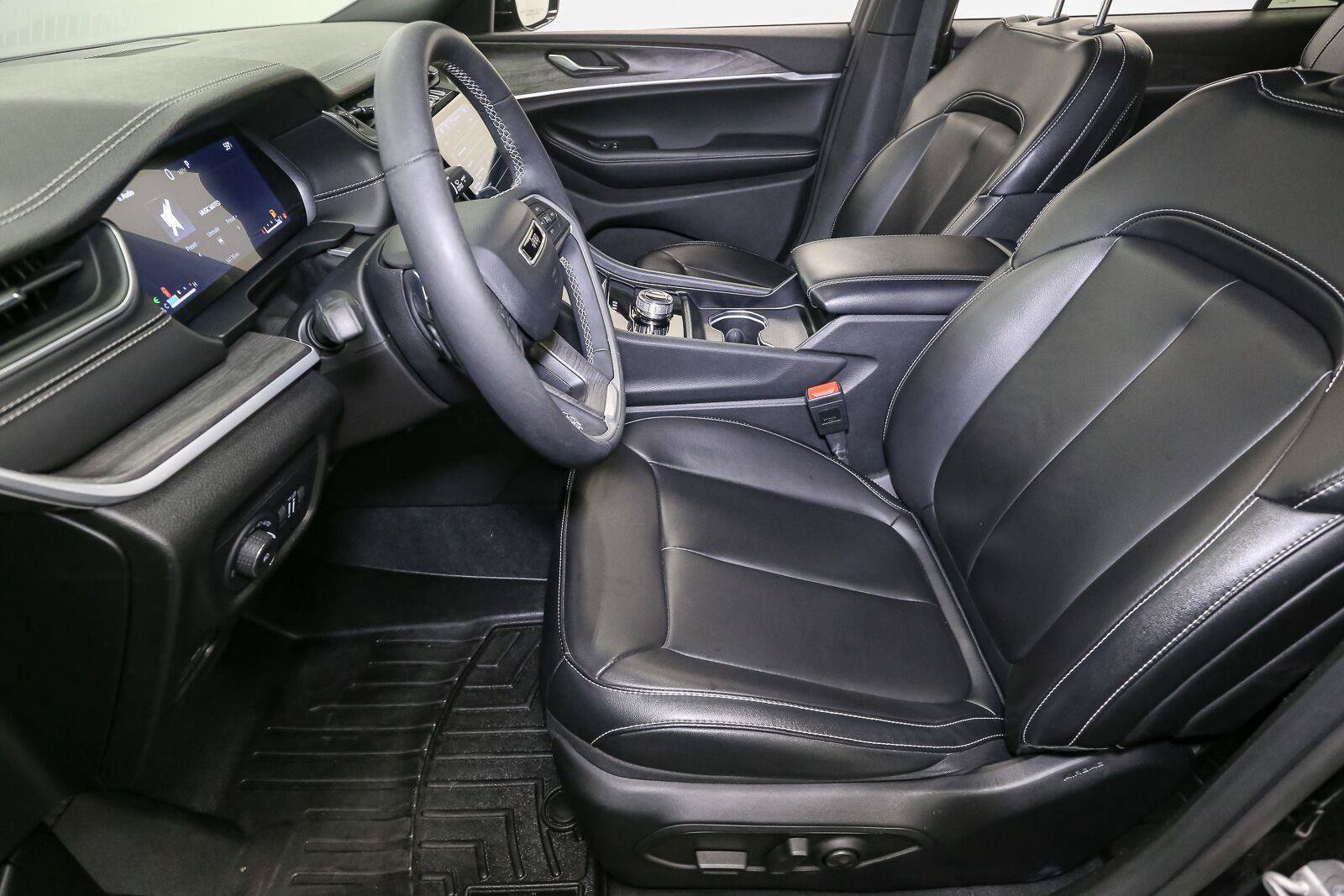 Used 2024 Jeep Grand Cherokee L Limited AWD/4WD image 44