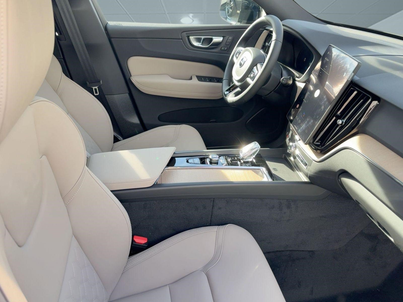 New 2026 Volvo XC60 B5 Plus w/ Protection Package Premier AWD/4WD image 29