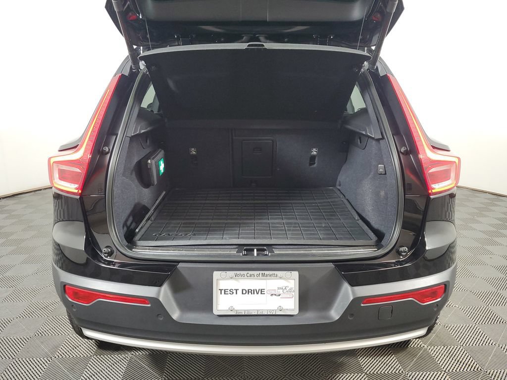 Certified 2023 Volvo XC40 B5 Ultimate w/ Protection Package Premier AWD/4WD image 11