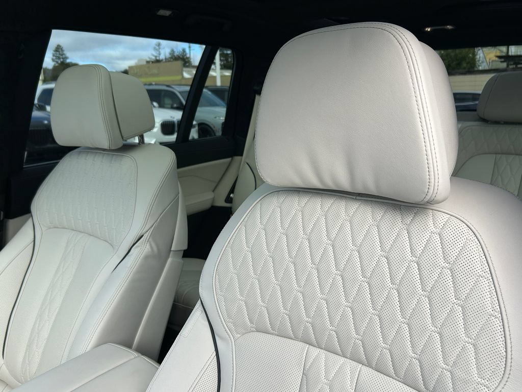 Used 2026 BMW X7 M60i AWD/4WD image 14