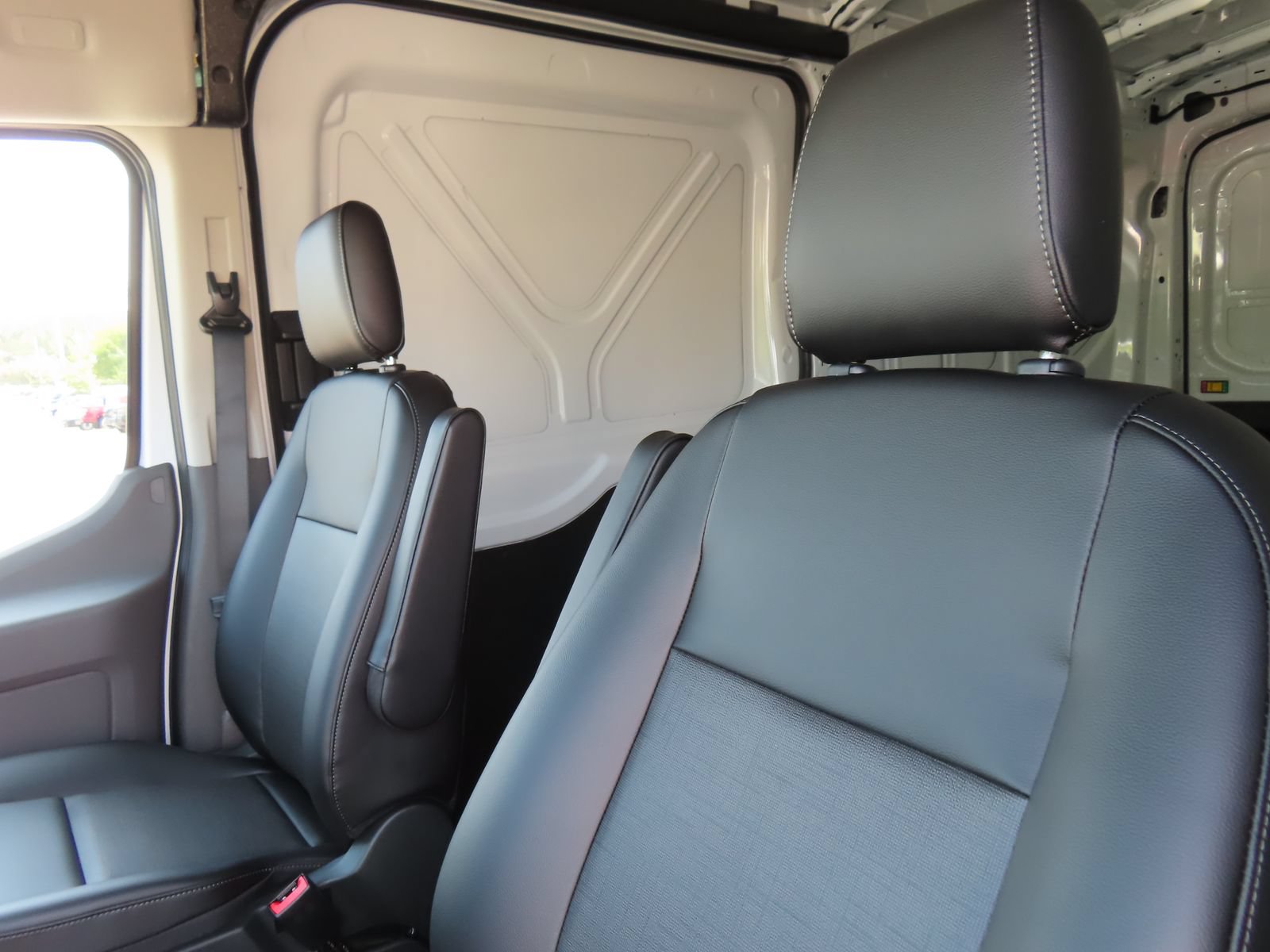 New 2026 Ford Transit 250 148 Medium Roof RWD image 15
