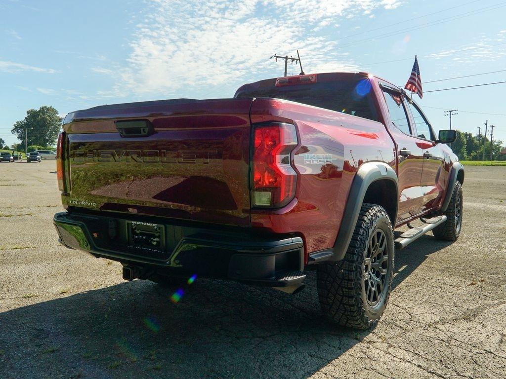 Used 2025 Chevrolet Colorado Trail Boss AWD/4WD image 3