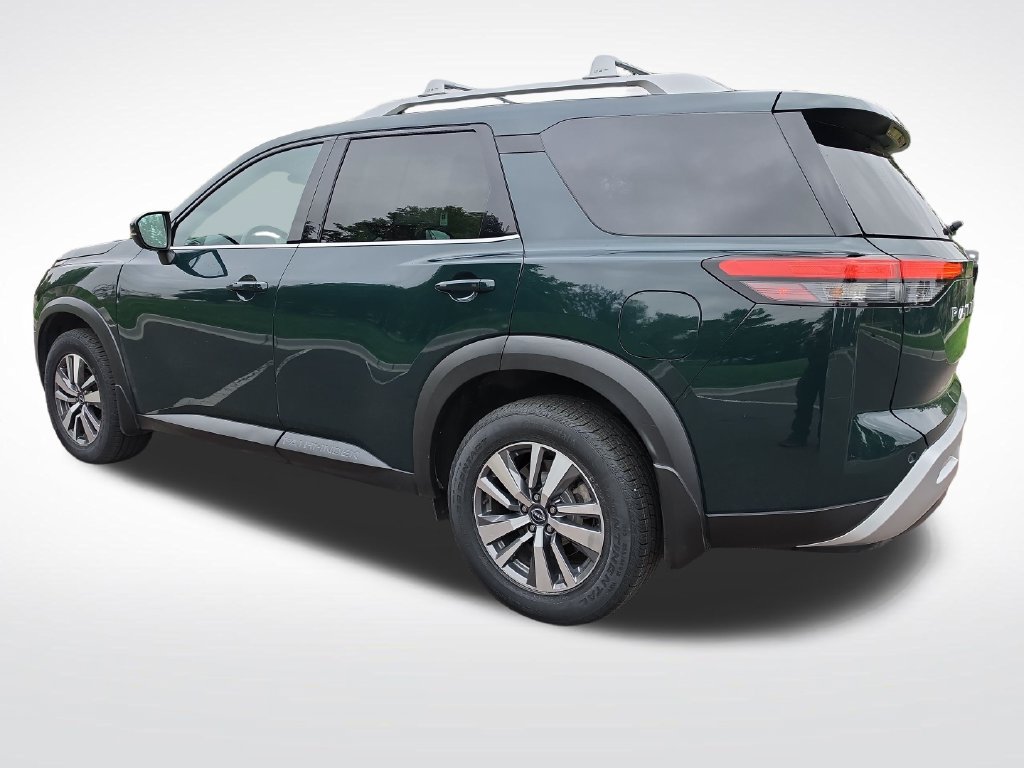 Used 2024 Nissan Pathfinder SL AWD/4WD image 3