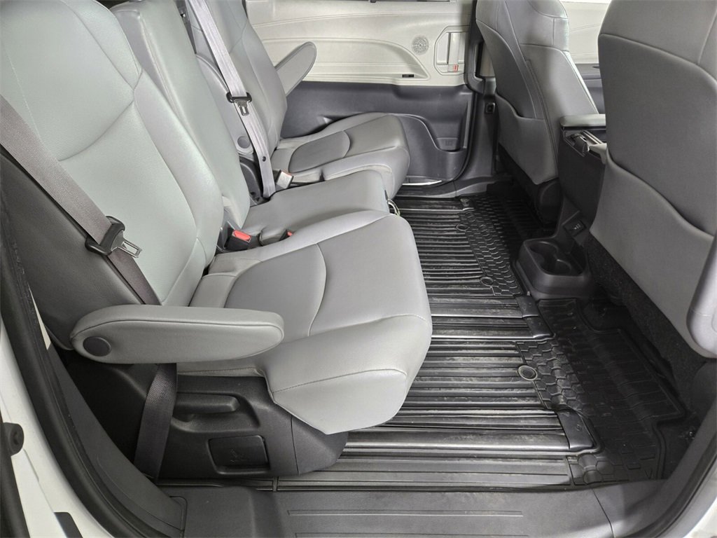 Used 2022 Toyota Sienna XLE image 20