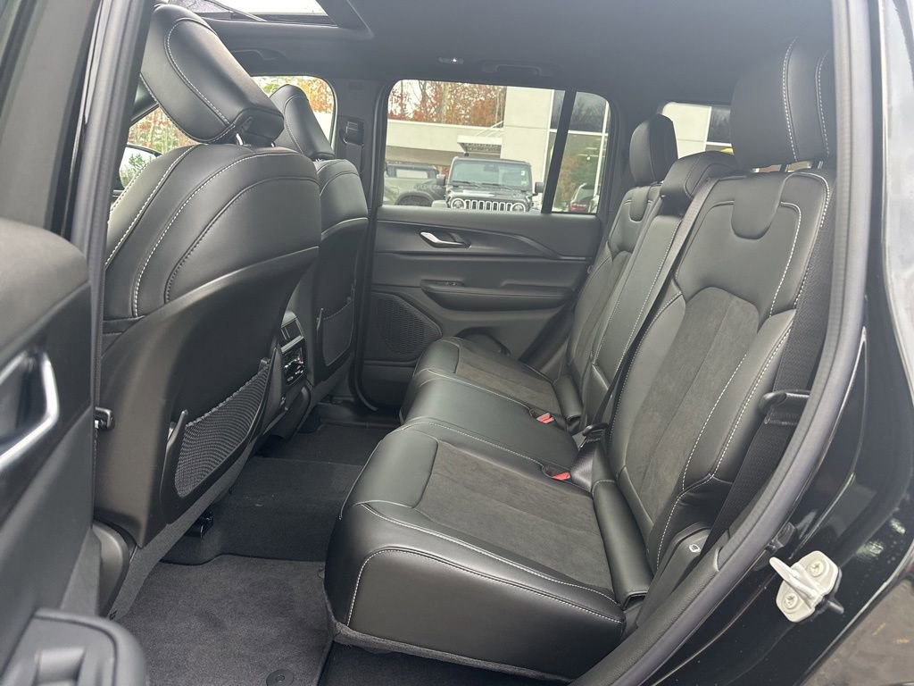 New 2025 Jeep Grand Cherokee Altitude image 29