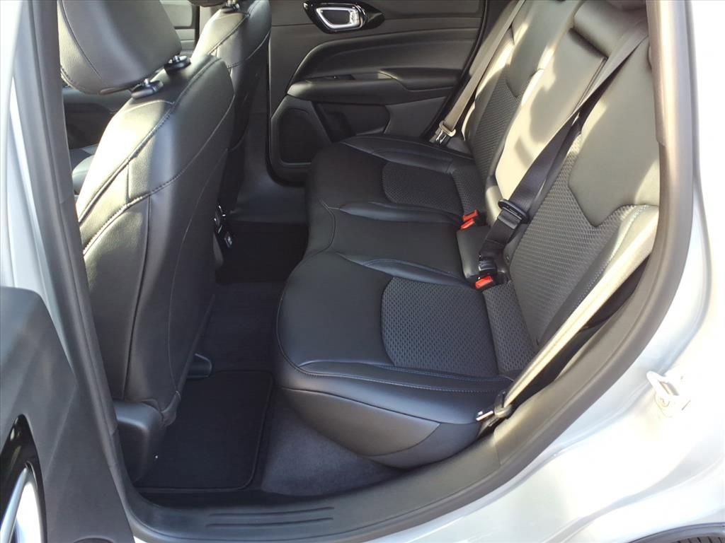 New 2026 Jeep Compass Latitude image 12