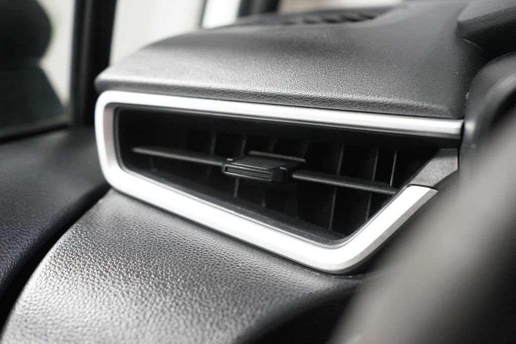 Used 2020 Toyota Corolla LE image 22