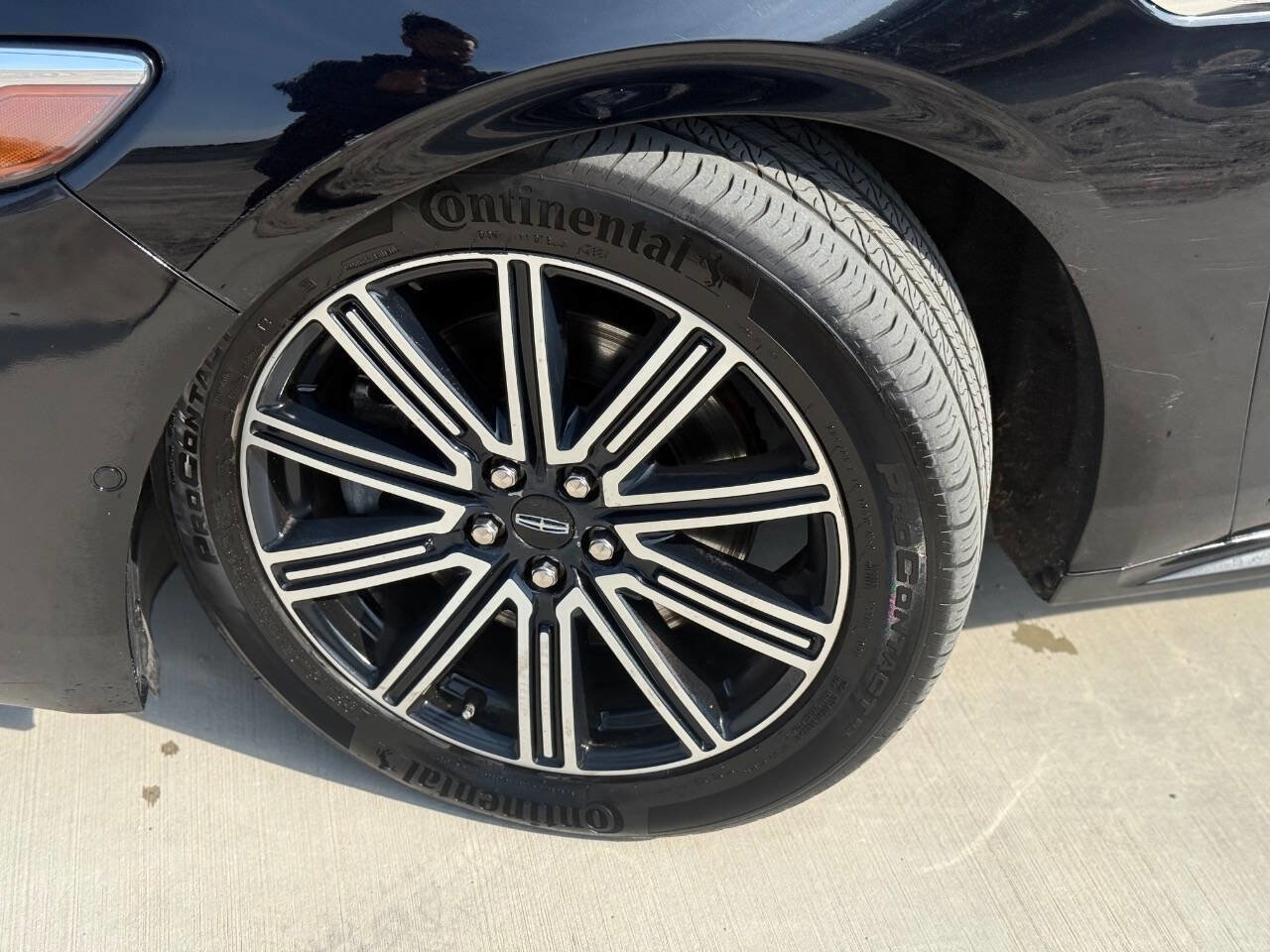 Used 2017 Lincoln Continental Reserve w/ Technology Package image 4