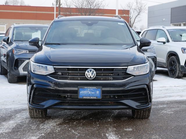 Certified 2024 Volkswagen Tiguan SE R-Line image 2
