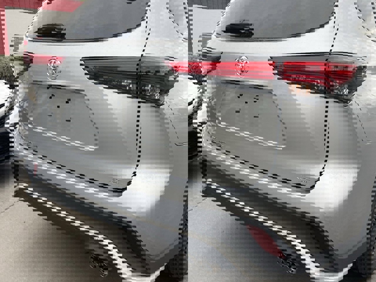 Used 2023 Toyota Highlander XSE image 4