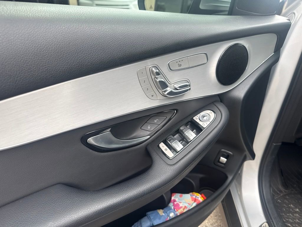 Used 2020 Mercedes-Benz GLC 300 4MATIC image 16