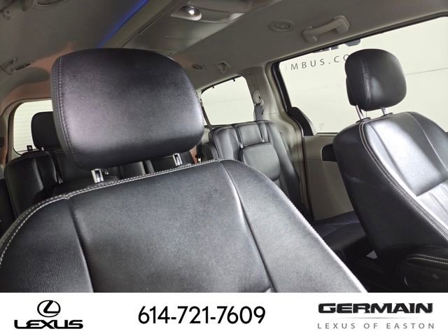 Used 2016 Chrysler Town & Country Touring w/ Driver Convenience Group FWD image 21