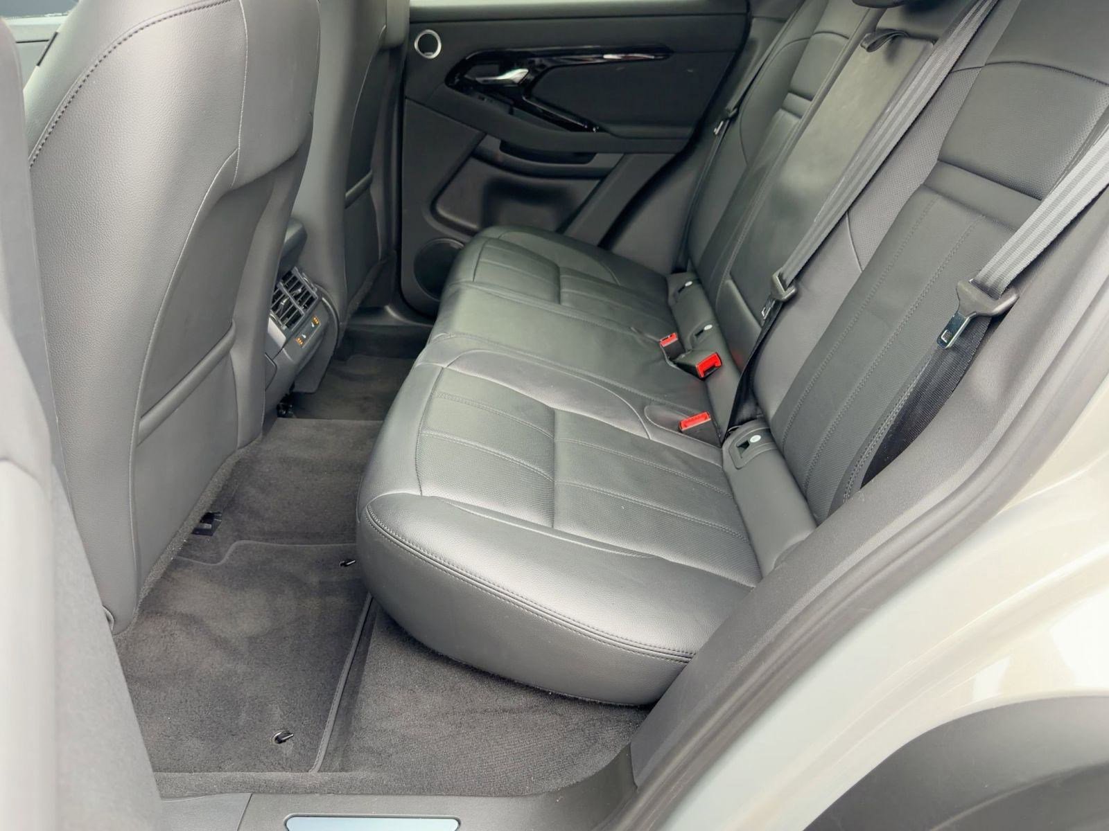 Used 2024 Land Rover Range Rover Evoque Dynamic SE image 11